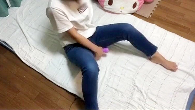 日本妹求继兄快活做爱 牛仔位骑他硬棒