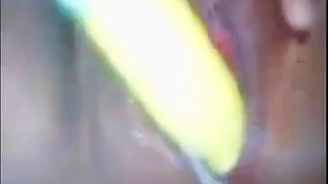 用这些诱人的日本女孩在手机上自慰来满足你的欲望！