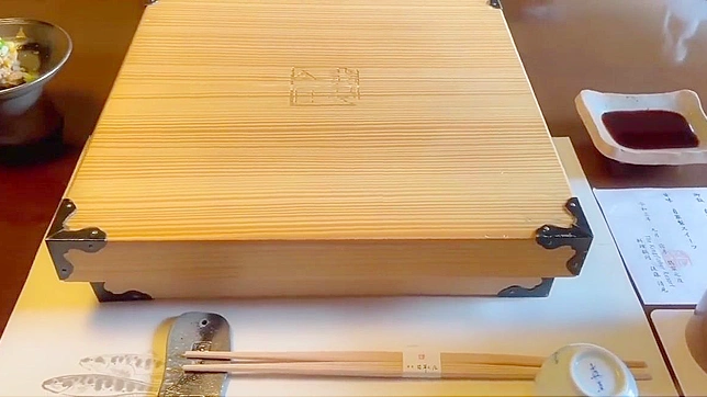 在大分县温泉中通过性感瑜伽放松排毒！