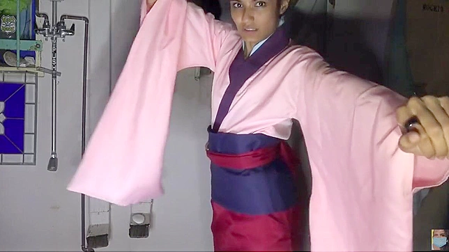 日式成人片 ~ 美艳迷人的木兰在最新挑逗角色中亮相！