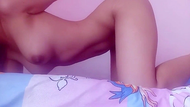 日本色情 ~ 浸湿内裤的十八岁亚洲继女热恋中