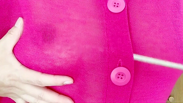 日本美女丰满胸部享受性感按摩体验