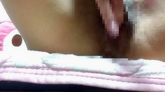 日本美女闻着恋人私密处香气自摸至高潮