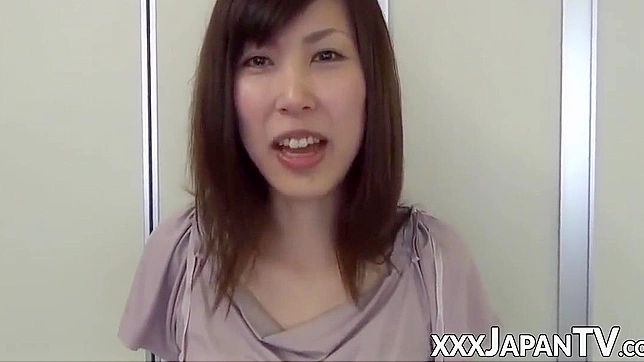 日本美少女脱衣诱惑并自娱至高潮！