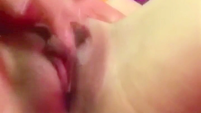 十八岁饥渴亚洲魅女渴望玩弄湿漉阴唇与丰满嘴唇