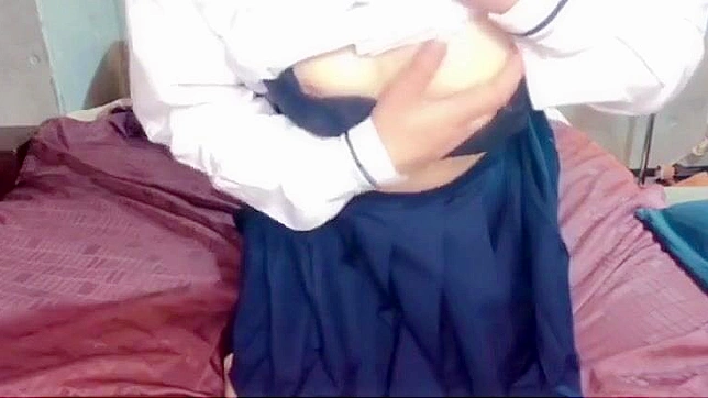 与穿丝袜的诱人女巫释放欲望！