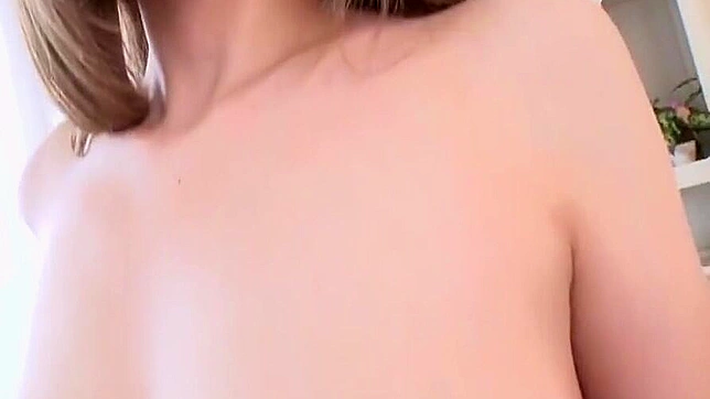 想和小泉真希碰运气吗？看她的火辣表演！