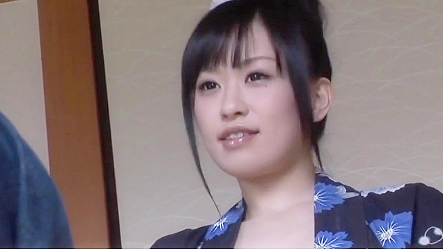 大槻优~迷人的日本AV女星，拥有性感曲线和撩人姿势