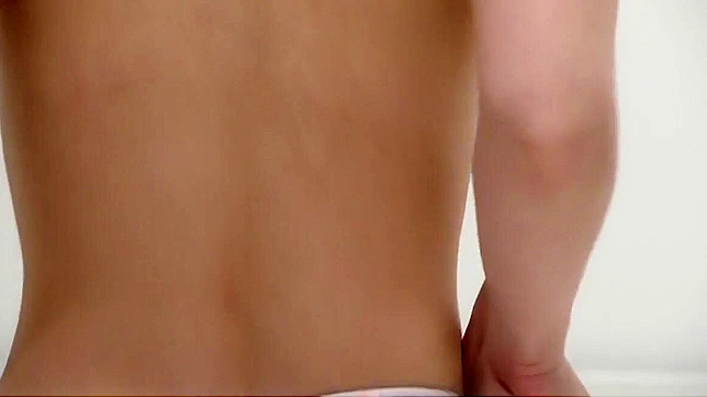 日本AV女神由子 - 魅惑身姿与诱人面容的完美结合