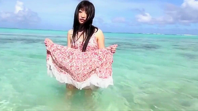 日本美女绫美诱人挑逗2：体验她诱人的身体和迷人的美貌！