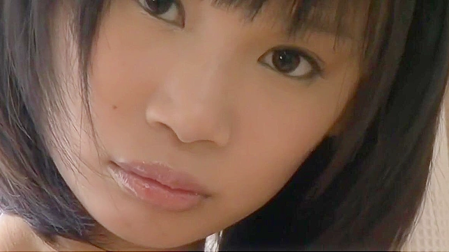 尽情欣赏诱人的日本色情片！介绍Saya 02，情欲愉悦的女巫。