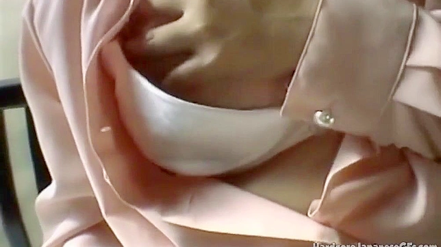 多毛日本熟女自慰~迷人的震动棒独奏秀！