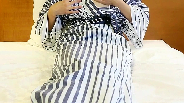 震撼日本成人网络镜头秀~前所未有的内容！或：必看的网络直播场景，日本女主播性欲喷发！