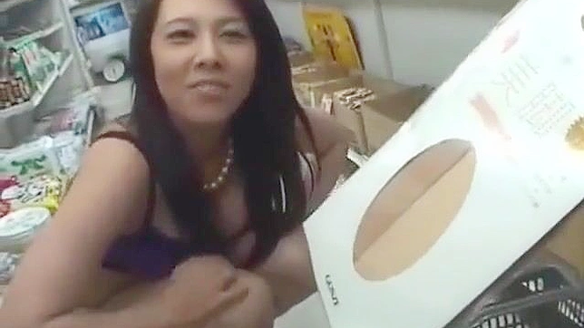 日本AV - 自慰神器：用跳蛋探索紧致迷人的亚洲小穴乐趣