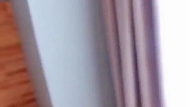 迷人的熟女与壮硕男子满足欲望！独家日本成人视频热映中