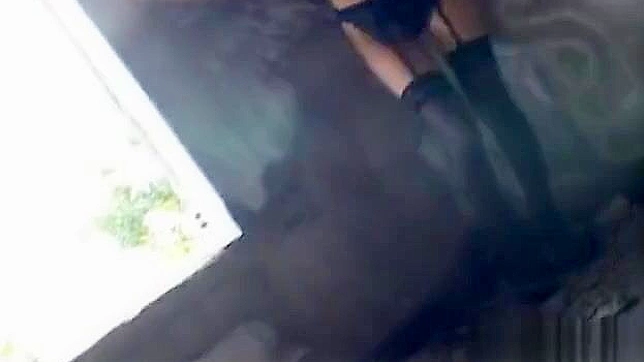 可爱亚裔少女模特绫田优展示诱惑性感内衣。