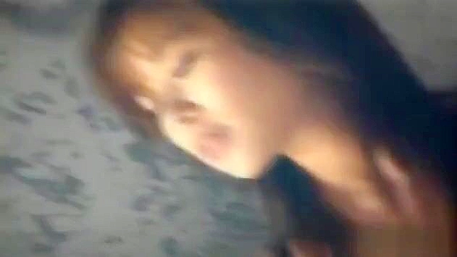 可爱亚裔少女模特绫田优展示诱惑性感内衣。