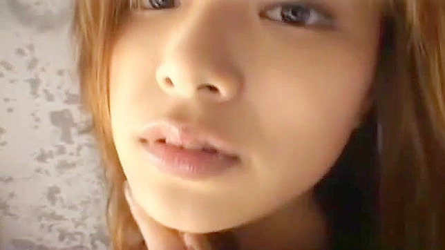 可爱亚裔少女模特绫田优展示诱惑性感内衣。