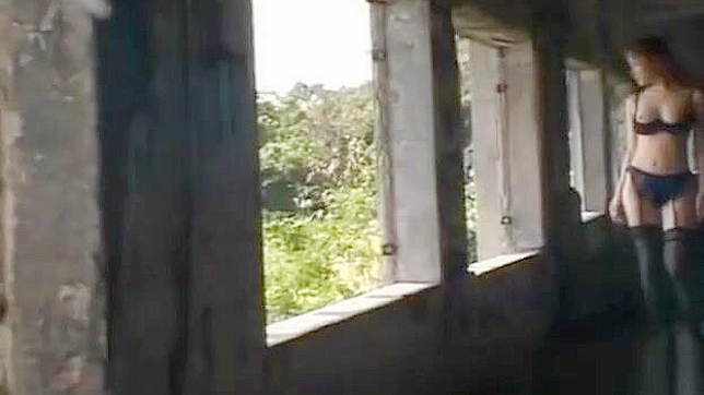 可爱亚裔少女模特绫田优展示诱惑性感内衣。