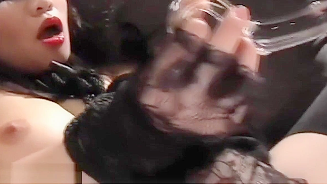 蒙眼的优美U穿丝袜挑逗与激情做爱冒险记