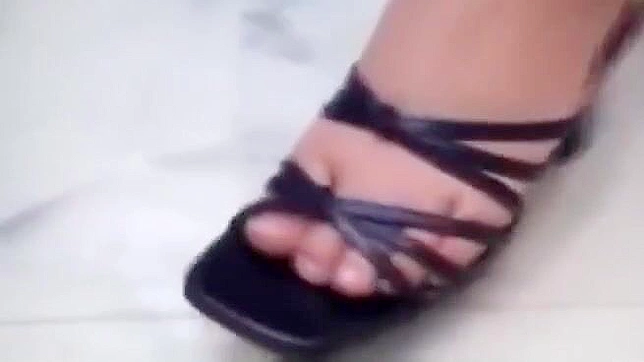 奥村千晴被男子深情抚摸并激烈做爱。