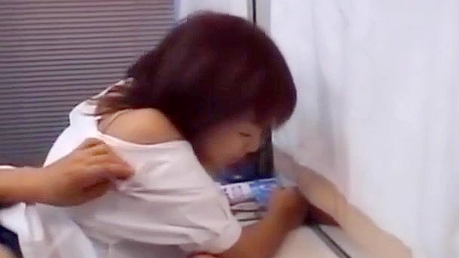 奥村千晴被男子深情抚摸并激烈做爱。