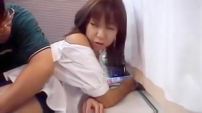 奥村千晴被男子深情抚摸并激烈做爱。