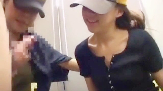 日本CFNM群交狂欢—脸沾满精液，狂野集体快感释放