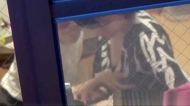 日本女同性恋者激烈舌吻和性感接吻