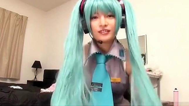 绮田梨华的性感独自冒险——自慰她的丰满乳房。