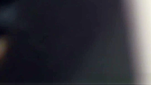 性感日本美女边看火辣色情片边猛操紧致阴唇至高潮