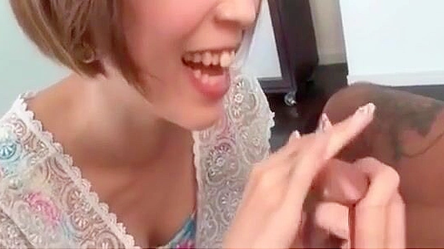 迷人美女Ena Ouka被猛烈做爱全程享受每刻。