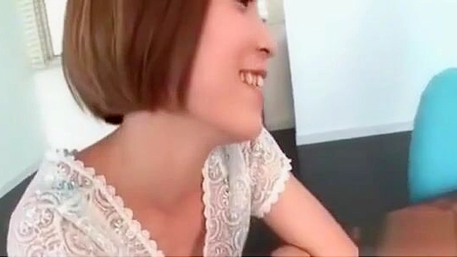 迷人美女Ena Ouka被猛烈做爱全程享受每刻。