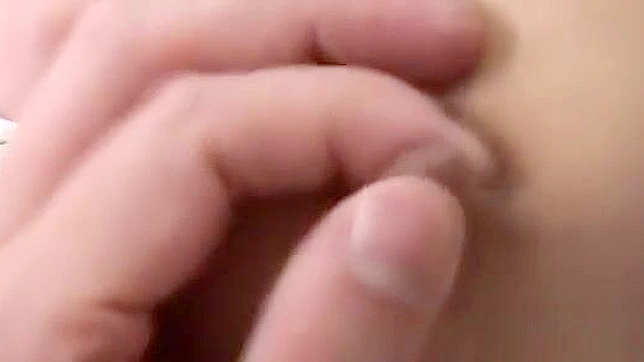 害羞的日本大胸美女奉上令人惊叹口活体验。