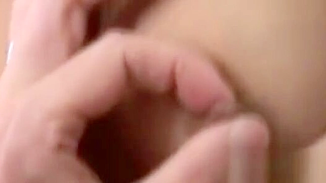 害羞的日本大胸美女奉上令人惊叹口活体验。