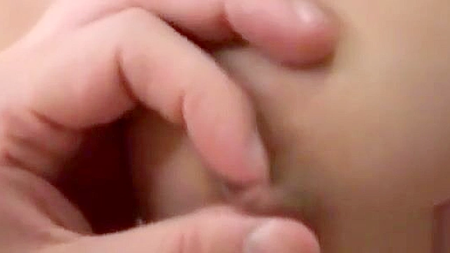 害羞的日本大胸美女奉上令人惊叹口活体验。