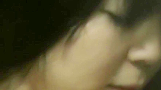 风骚亚洲少妇自摸紧致小穴，在性感独奏中激情高潮。