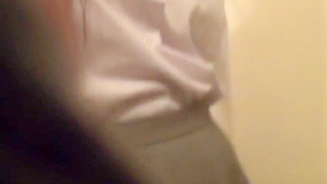 亚洲少女十八岁后亲密三人行激情磨蹭私处