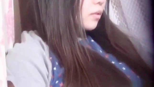 亚洲少女十八岁后亲密三人行激情磨蹭私处