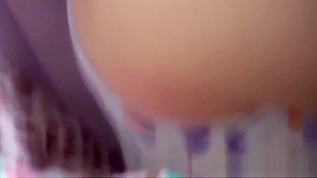 亚洲少女十八岁后亲密三人行激情磨蹭私处