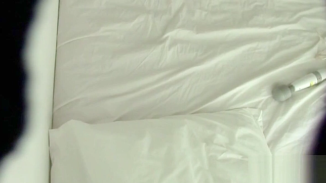 偷窥亚洲美女被变态陌生人玩弄至高潮。