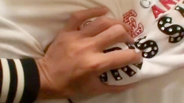 热辣日本婊子宝月光体油滑，狂操猛干，享受每一秒。