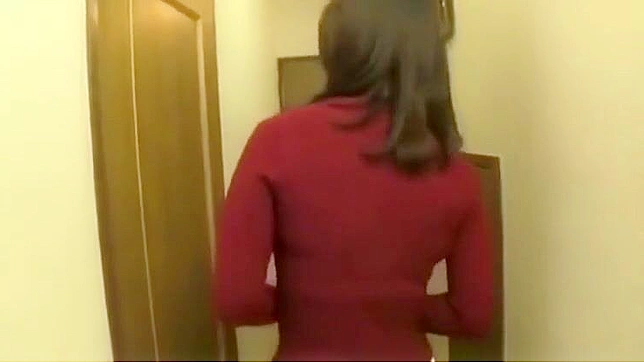 亚洲妻子出轨丈夫，秘密性冒险完整视频。