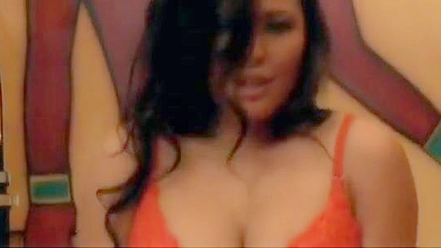 日本业余美女自慰被手机拍下，个人独秀。