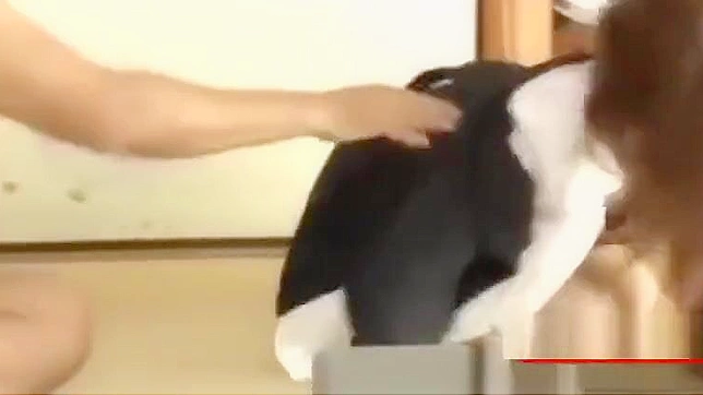 办公室女士的多毛阴道被丈夫粗糙的手指和猛烈插入。