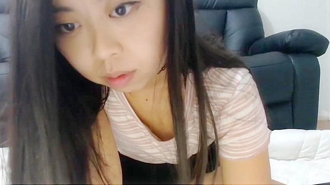 迷人的日本少女充满感官的成人自慰冒险之旅。