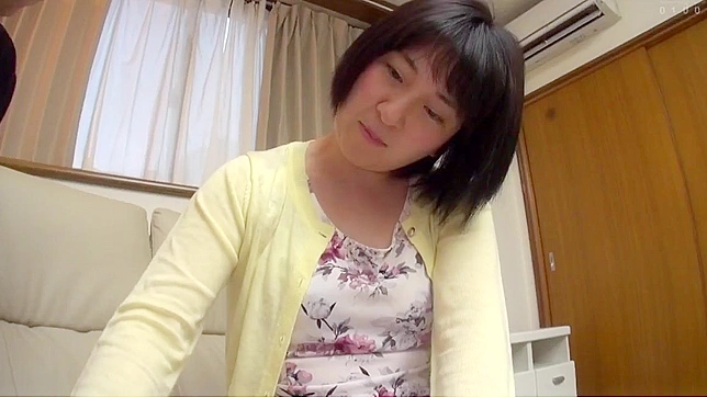 成熟妻的狂野自恋之旅——激烈手淫与高潮展示。