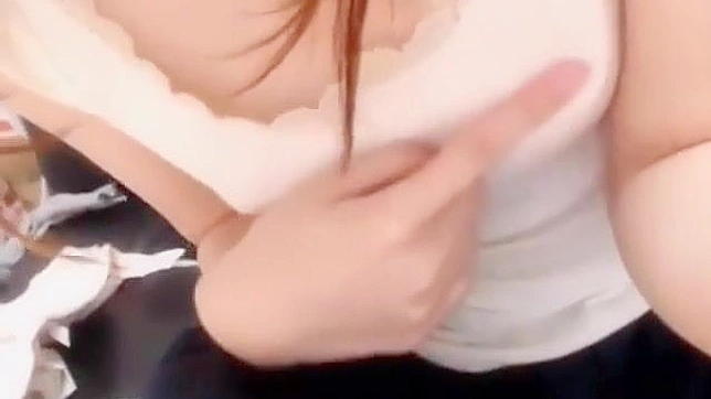 令人震惊的女性自慰XXX场景，疯狂高潮不断