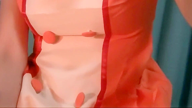 变态日本cosplay性爱：镜音铃的狂野做爱与高潮！