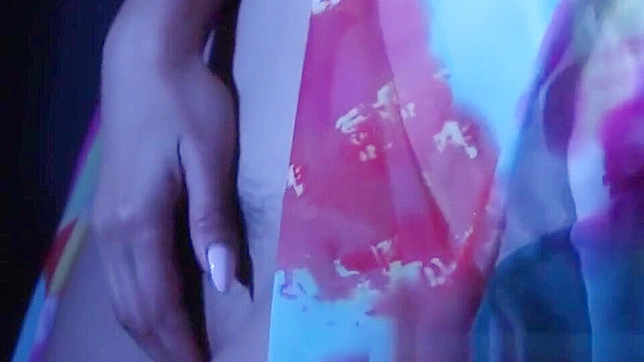 日本AV女神麻里菜裸体准备激烈动作。